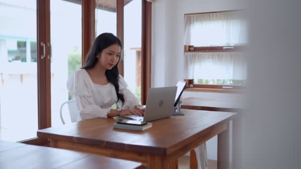 Asian Young Businesswoman Working Nearby Cafe Using Her Laptop Focus — Stock Video