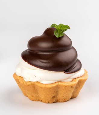 Çikolatalı kek (tart, cucake) kremalı ve çikolatalı