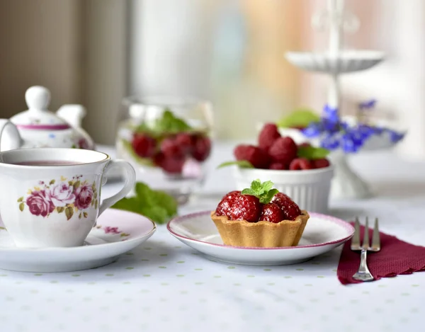 Cup Tea Cupcakes Mini Tarts Raspberries Table Royalty Free Stock Photos