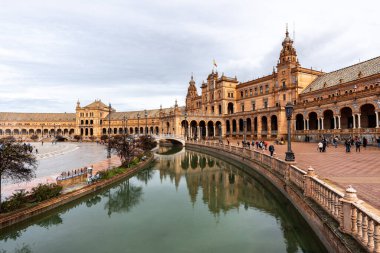 İspanya 'nın Sevilla şehrindeki Plaza de Espana İspanyol Meydanı, 8 Aralık 2022