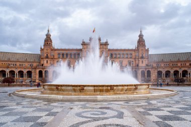 İspanya 'nın Sevilla şehrindeki Plaza de Espana İspanyol Meydanı, 8 Aralık 2022