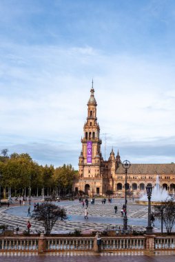 İspanya 'nın Sevilla şehrindeki Plaza de Espana İspanyol Meydanı, 8 Aralık 2022