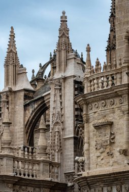 Seville, Endülüs, İspanya 'daki Sevilla Saint Mary Katedrali' nin ön yüzü, en büyük Gotik kilisesi.