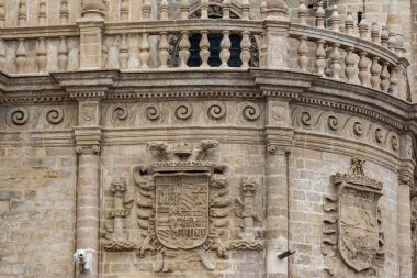 Seville, Endülüs, İspanya 'daki Sevilla Saint Mary Katedrali' nin ön yüzü, en büyük Gotik kilisesi.