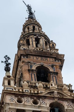 Seville, Endülüs, İspanya 'daki Sevilla Saint Mary Katedrali' nin ön yüzü, en büyük Gotik kilisesi.