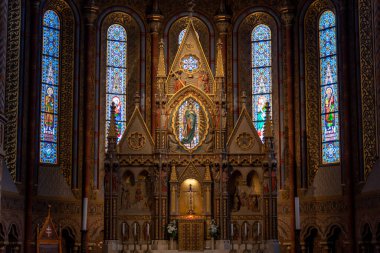 30 Nisan 2023 tarihinde Budapeşte, Macaristan 'daki Budapeşte Şatosu' ndaki Matthias Kilisesi 'nin içi