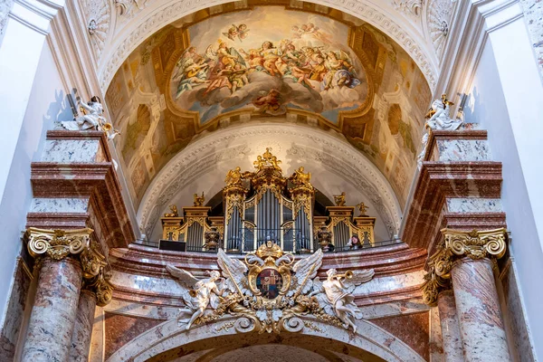Εσωτερικό Της Εκκλησίας Karlskirche Μπαρόκ Στην Πλατεία Karlsplatz Στη Βιέννη — Φωτογραφία Αρχείου