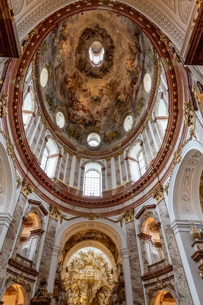 Interior Iglesia Barroca Karlskirche Plaza Karlsplatz Viena Austria Mayo 2023 — Foto de Stock