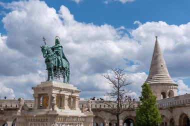 Budapeşte Macaristan 'daki Budapeşte Kalesi' ndeki Balıkçı Kalesi anıtı 30 Nisan 2023