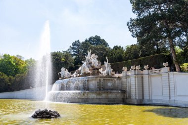 Schonbrunn Habsburg Sarayı ve Viyana 'nın başkenti Avusturya' daki bahçeler 4 Mayıs 2023