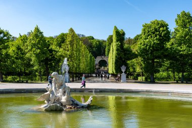 Schonbrunn Habsburg Sarayı ve Viyana 'nın başkenti Avusturya' daki bahçeler 4 Mayıs 2023