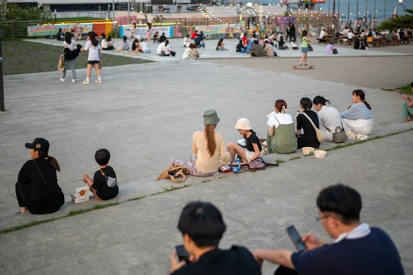 Пикники Парке Ёидо Реке Хан Сеуле Южная Корея Июня 2023 — стоковое фото