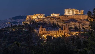 Atina 'nın başkenti Yunanistan ile Antik Akropolis' in gece manzarası