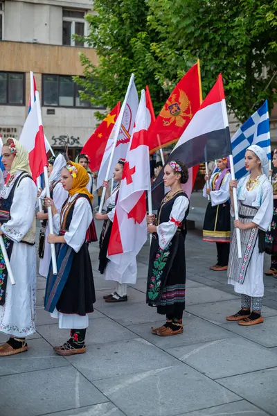 2023年8月11日在塞尔维亚贝尔格莱德共和国广场举行的国际民俗节开幕式 — 图库照片