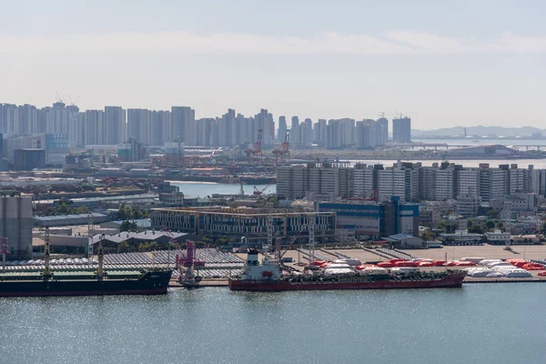 2023年10月2日 韓国の仁川港のコンテナターミナル ストック画像