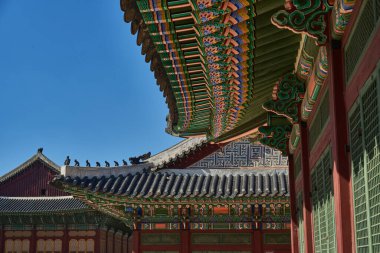 Seul Güney Kore 'deki Joseon hanedanlığının Deoksugung kraliyet sarayının eski Kore mimarisi detayları.