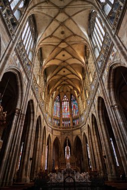 15 Ocak 2024 'te Çek Cumhuriyeti' ndeki Prag Kalesi kompleksindeki St. Vitus Metropolitan Katolik Katedrali 'nin içinde.