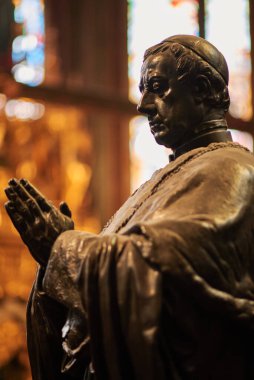 15 Ocak 2024 'te Çek Cumhuriyeti' ndeki Prag Kalesi kompleksindeki St. Vitus Metropolitan Katolik Katedrali 'nin içinde.