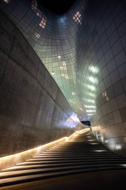 Dongdaemun Tasarım Plaza Seul, Güney Kore 'de tarihi eser, mimarı Zaha Hadid tarafından tasarlanan fütüristik bina, 09 Mart 2024