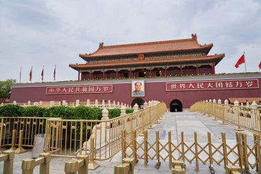Tiananmen, Cennetin Kapısı, 19 Nisan 2024 tarihinde Çin 'in Pekin kentindeki Saray Müzesi' ne (Yasak Şehir) giriş