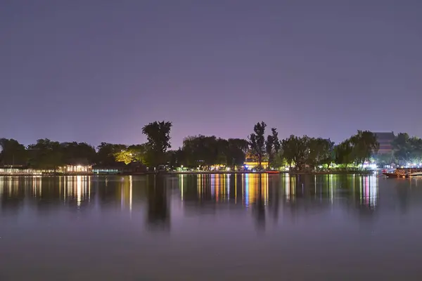 stock image Night view of the Shichahai historic scenic area consisting of three lakes in central Beijing, China, on 21 April 2024