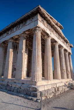 Yunanistan 'ın başkenti Atina' daki Antik Agora 'daki Hephaestus Tapınağı kalıntıları. Yunan zanaatkarlar, demirciler, marangozlar ve zanaatkarlar tanrısı Hephaestus 'a adanmış iyi korunmuş bir Yunan tapınağı.