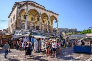 Atina 'daki tarihi Monastiraki meydanı, Yunanistan' ın başkenti 17 Ağustos 2023
