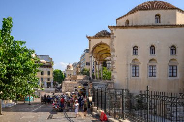 Atina 'daki tarihi Monastiraki meydanı, Yunanistan' ın başkenti 17 Ağustos 2023