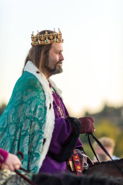 Çek Cumhuriyeti 'nin Prag kentinde ikonik Charles Köprüsü' nün kuruluşunun 667. yıldönümü anısına 9 Temmuz 2024 'te düzenlenen Ortaçağ geçit töreni tarihi yeniden canlandırması.