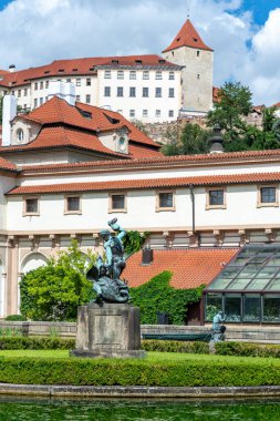Çek Cumhuriyeti Senatosu 'nu barındıran Waldstein Garden ve Barok Wallenstein Sarayı, Mala Strana, Prag, Çek Cumhuriyeti