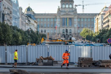 Çek Cumhuriyeti 'nin başkenti Prag' daki Wenceslas Meydanı 'nda 9 Temmuz 2024' te yeniden yapılanma çalışmaları