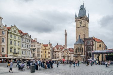 Eski şehir meydanı Staromestske namesti, Prag 'ın tarihi meydanı, Çek Cumhuriyeti' nin başkenti 3 Temmuz 2024