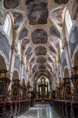 Strahov Manastırı 'nda Meryem Ana' nın Varsayımı Bazilikası, 12 yüzyılda kurulan Premonstratensian manastırı, 11 Temmuz 2024 'te Çek Cumhuriyeti' nin Strahov kentinde kurulmuştur.