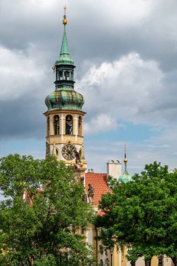 Çek Cumhuriyeti 'nin başkenti Prag' ın Mala Strana ilçesindeki Hradcany Tepesi 'ndeki Capuchin Manastırı ve Loreto Kilisesi Sığınağı