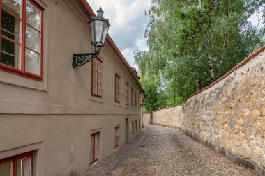 Çek Cumhuriyeti 'nin başkenti Prag' ın Hradcany tarihi bölgesinin Novy Svet semtinde dar kaldırım taşlı caddeler ve eski evler