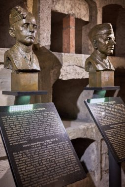 Çekoslovakya 'nın Çekoslovakya valisi Reinhardt Heydrich' in 13 Temmuz 2024 'te Prag' da öldürülmesi, Antropoid operasyonuna katılan Çekoslovak komandolarına adanmış bir anıt müzesi olan Crypt of Saints Cyril ve Methodius Katedrali