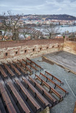 Çek Cumhuriyeti 'nin başkenti Prag' daki Vltava Nehri 'nin doğu kıyısındaki Vysehrad tarihi kalesi.