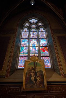 16 Ocak 2024 'te Çek Cumhuriyeti' nin başkenti Prag 'daki Vysehrad kalesindeki Neo-Gotik Kilisesi, St. Peter ve St. Paul Bazilikası' nın içinde.