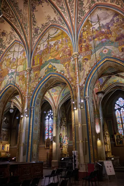 16 Ocak 2024 'te Çek Cumhuriyeti' nin başkenti Prag 'daki Vysehrad kalesindeki Neo-Gotik Kilisesi, St. Peter ve St. Paul Bazilikası' nın içinde.