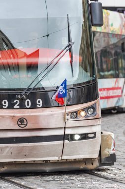 Çek Cumhuriyeti 'nin başkenti Prag sokaklarında 3 Temmuz 2024' te tramvay, toplu taşımacılık
