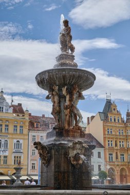 Samson Çeşmesi 27 Temmuz 2024 tarihinde Çek Cumhuriyeti 'nin Güney Bohemya bölgesindeki Ceske Budejovice kentindeki Premysl Otakar II Meydanı' nda kurulmuştur.