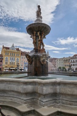 Samson Çeşmesi 27 Temmuz 2024 tarihinde Çek Cumhuriyeti 'nin Güney Bohemya bölgesindeki Ceske Budejovice kentindeki Premysl Otakar II Meydanı' nda kurulmuştur.