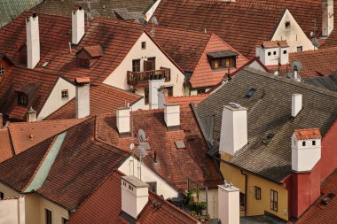 Çek Cumhuriyeti 'nin güney Bohemya bölgesinde 28 Temmuz 2024 tarihinde popüler turizm merkezi Cesky Krumlov' un tarihi şehir manzarası