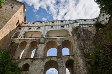 Cesky Krumlov kalesi, Çek Cumhuriyeti 'nin güney Bohemya bölgesinde 28 Temmuz 2024' te önemli bir turizm merkezi.