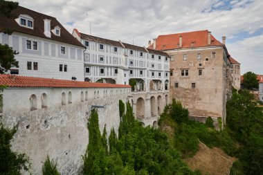 Cesky Krumlov kalesi, Çek Cumhuriyeti 'nin güney Bohemya bölgesinde 28 Temmuz 2024' te önemli bir turizm merkezi.