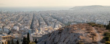 Atina 'nın başkenti Yunanistan' ın panoramik havadan manzarası, 16 Ağustos 2023 'te Lycabettus tepesinden görülüyor