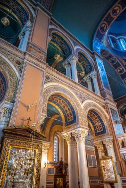 Yunanistan 'ın başkenti Atina' nın başpiskoposluk kilisesi Metropolis veya Mitropoli olarak bilinen Anonim Metropolitan Katedrali 'nin içi