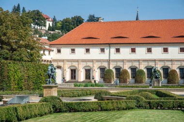 Çek Cumhuriyeti Senatosu 'na ev sahipliği yapan Waldstein Garden ve Barok Wallenstein Sarayı, Prag' ın Mala Strana ilçesinde, 3 Eylül 2024 tarihinde