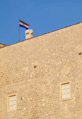 Hırvatistan Cumhuriyeti 'nin Adriyatik Denizi' ndeki UNESCO dünya mirası sahası Dubrovnik Eski Duvarlı Kenti 'nin ortaçağ duvarları