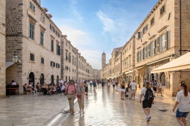 Hırvatistan 'ın Dubrovnik kentindeki Eski Kent' in ana yayalar caddesi Stradun, 27 Ağustos 2024